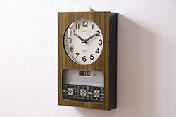 アンティーク時計　昭和レトロ　SEIKO　Sonola(セイコー・ソノーラ)　電池式　カレンダー付き　レトロな雰囲気漂う掛け時計(トランジスタ時計、柱時計)(R-047034)