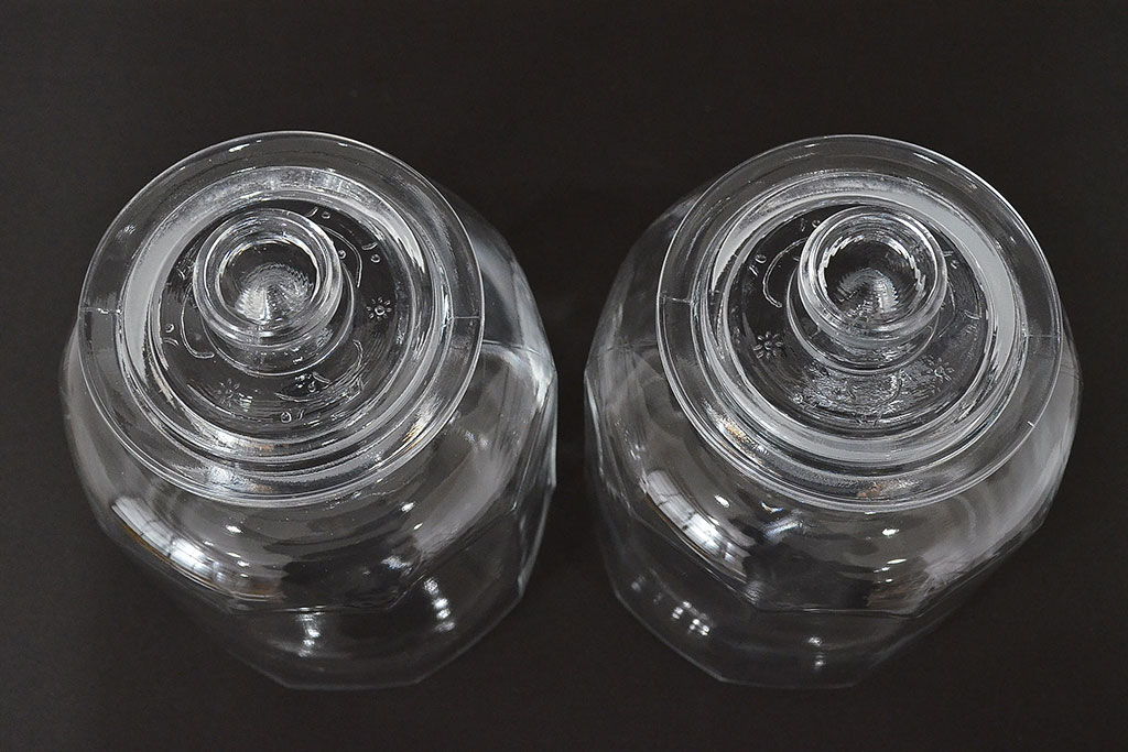 昭和レトロ　ガラス瓶2個セット(蓋付き、キャニスター)(R-047166)