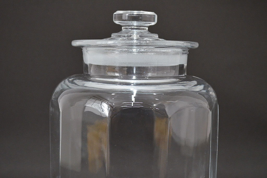 昭和レトロ　ガラス瓶2個セット(蓋付き、キャニスター)(R-047166)