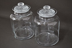 昭和レトロ　ガラス瓶2個セット(蓋付き、キャニスター)(R-047168)