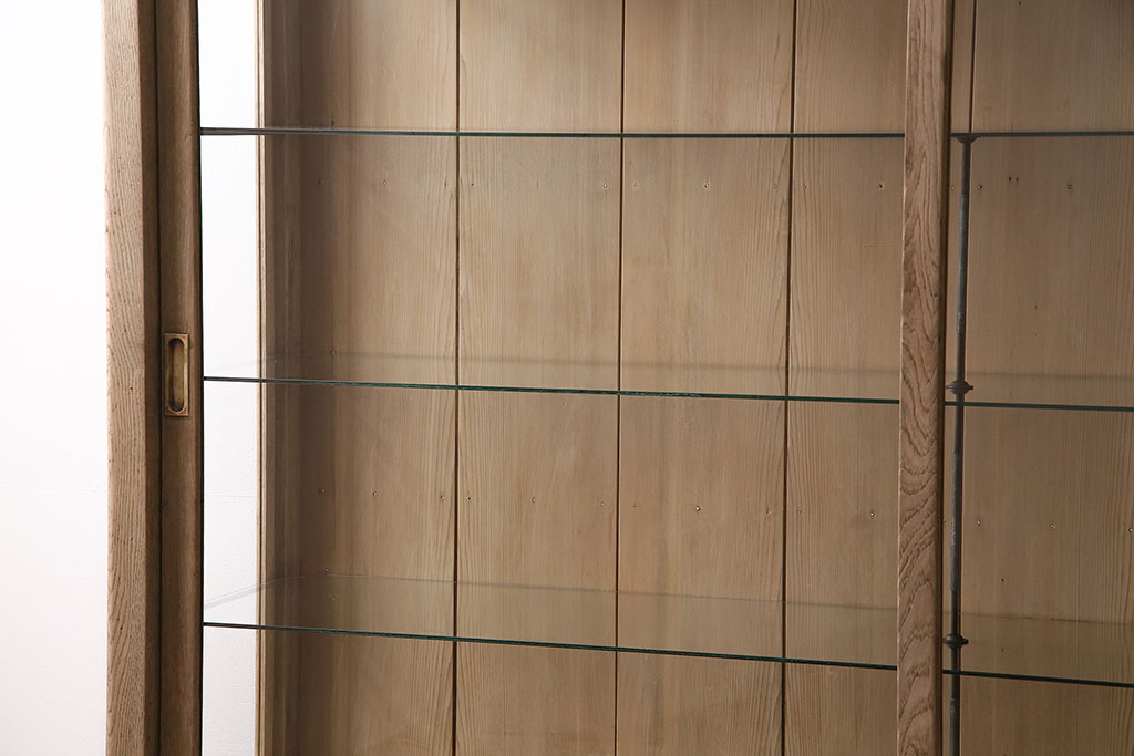 アンティーク　大正期　ストリップド(剥離)　栗材製　品格のある佇まいが魅力的な特大ガラスケース(飾り棚、ショーケース、陳列棚)(R-047269)