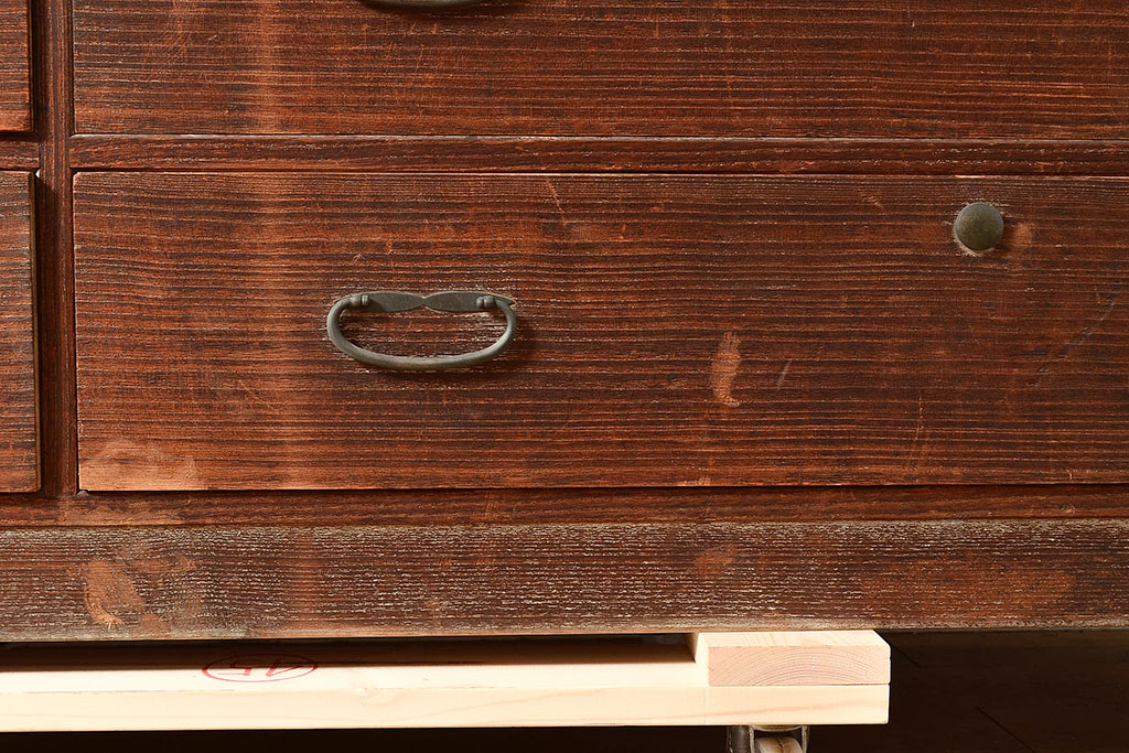 和製アンティーク　使い込まれた木肌が味わい深い前面桐材製の箪笥ローボード(引き出し、チェスト、テレビ台)(R-047360)