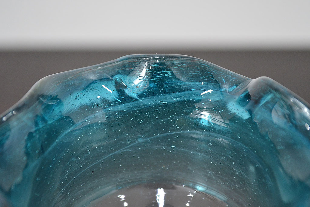 大正〜昭和初期　青フリル　ガラス花瓶(和ガラス、吹きガラス、氷コップ、花器、フラワーベース)(R-047423)