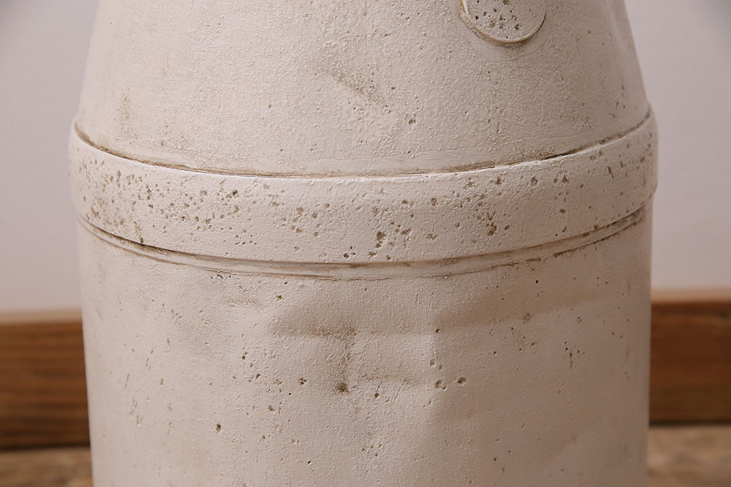 シャビーな雰囲気が漂う大きなミルク缶(ペイント、牛乳缶、ディスプレイ、ガーデニング雑貨)(R-047472)