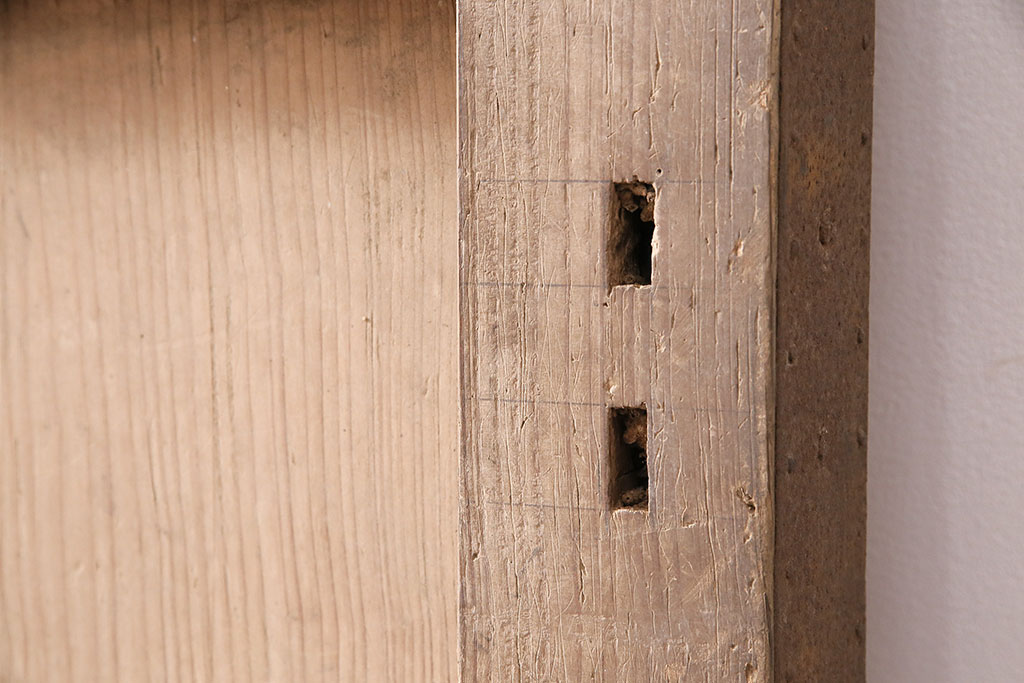 アンティーク建具　経年による風合いが渋いかっこ良さを醸し出す鉄板蔵戸(鉄扉、玄関戸、建具、引き戸)(R-047696)