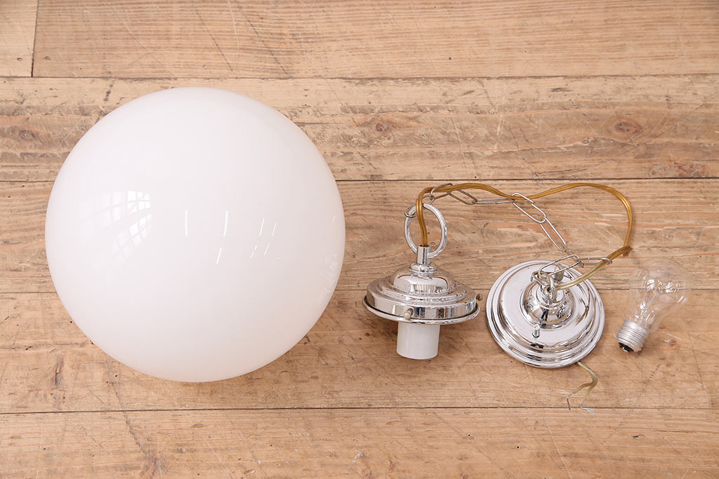 ビンテージ照明　シンプルな球体型の天井照明(ペンダントライト、吊り下げ照明)(R-047913)