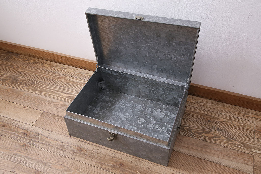 美品　アンティーク雑貨　しっかりとした作りの格好良いブリキ製BOX(収納ボックス、収納箱、小物収納)(R-048246)