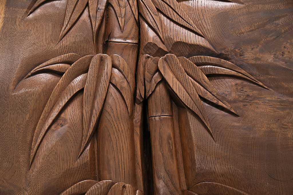 国産　工芸家具　総栗材　職人技が素晴らしい!凝った彫刻が魅力的な一枚板のテーブル(ローテーブル、座卓、センターテーブル)(R-048585)