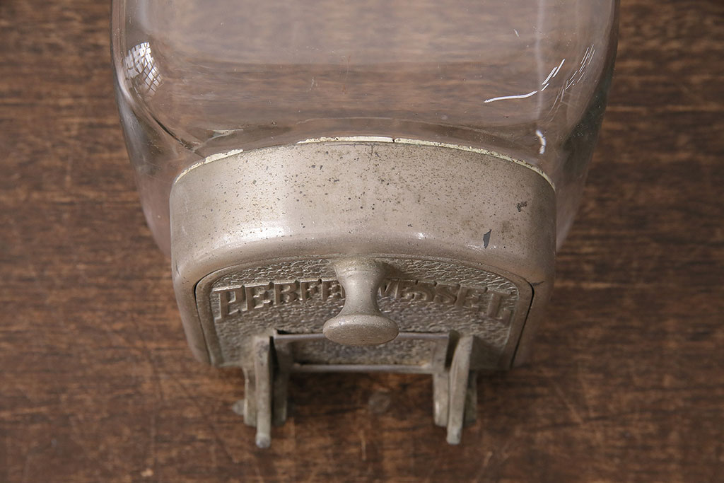 アンティーク雑貨　戦前　PERFECTVESSEL　雑貨屋さんのようなお洒落なディスプレイが叶うたばこ瓶(ガラス瓶、ガラスビン、タバコ瓶)(R-048660)
