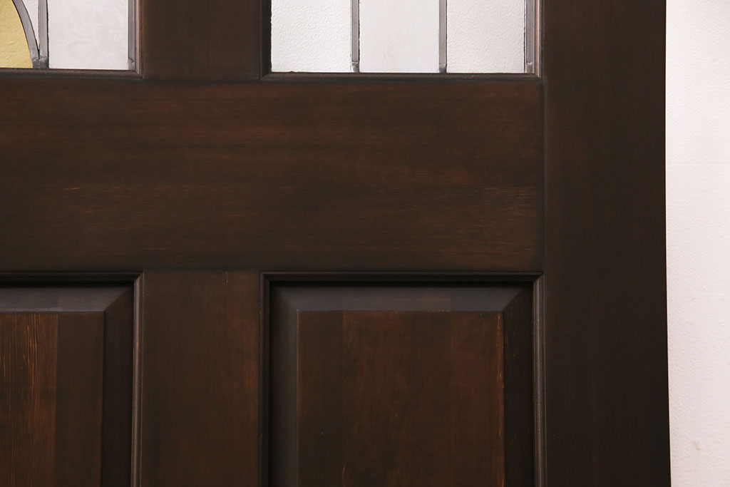 【オーダー建具実例】ラフジュ工房オリジナルのステンドグラス入りのドアをご希望のサイズで新規製作しました。お好みのドアノブを取り付け、木枠も製作。当社商品を参考にした着色で仕上げました。(建具)