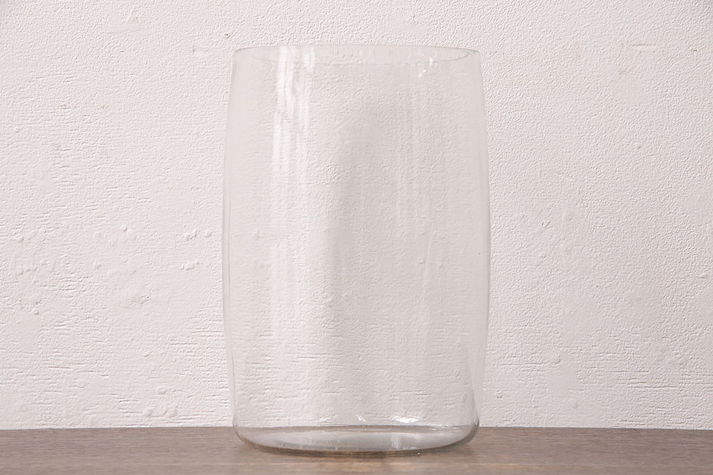 アンティーク雑貨　緩やかにカーブしたシルエットが珍しいガラス瓶(ガラスビン、フラワーベース)(R-048898)