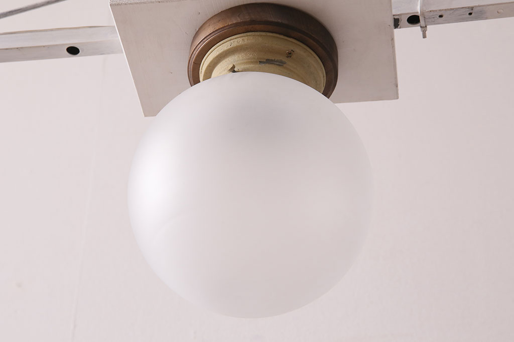 アンティーク照明　温かみのある雰囲気作りにぴったりな丸いフォルムの天井照明(シーリングライト)(R-049127)