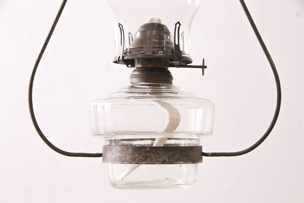 和製アンティーク　平芯4分芯　使い込まれた風合いとレトロな雰囲気が魅力の吊り下げオイルランプ(ハンギングランプ、吊り下げランプ、ランタン)(R-049232)