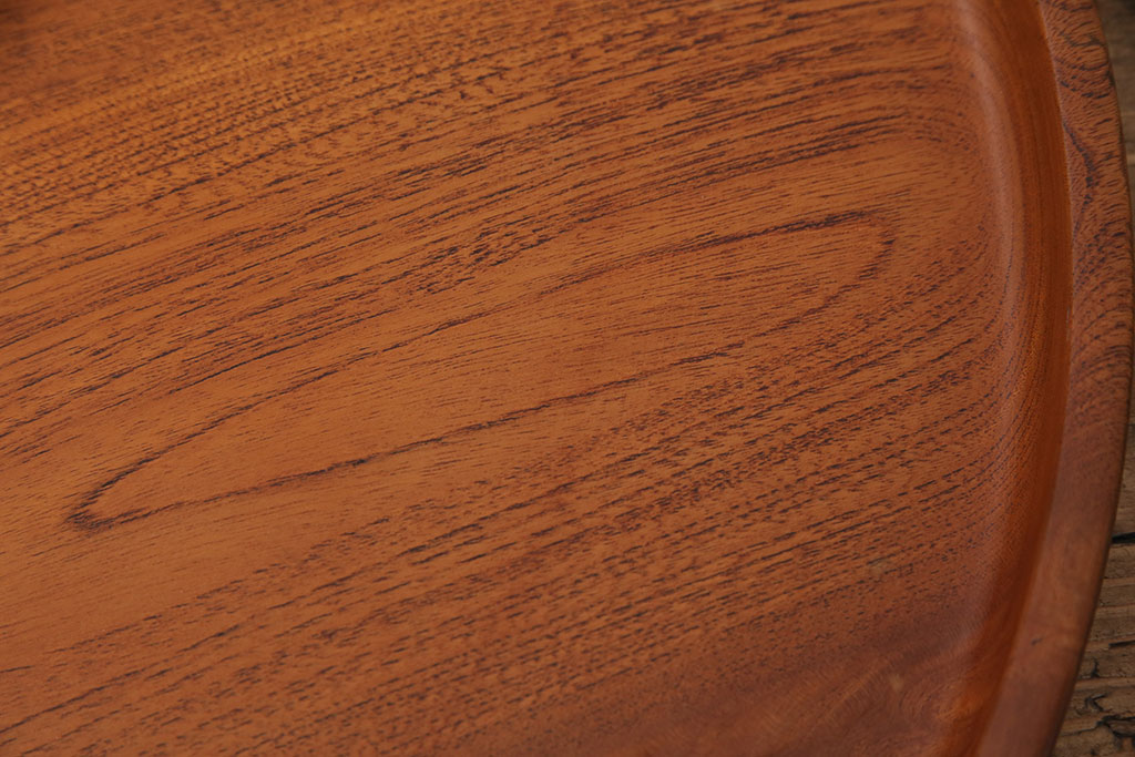 ヴィンテージ雑貨　昭和後期　総ケヤキ材　明るい木色と優しい杢目が味わい深い丸盆(トレー、お盆、ビンテージ)(R-049373)