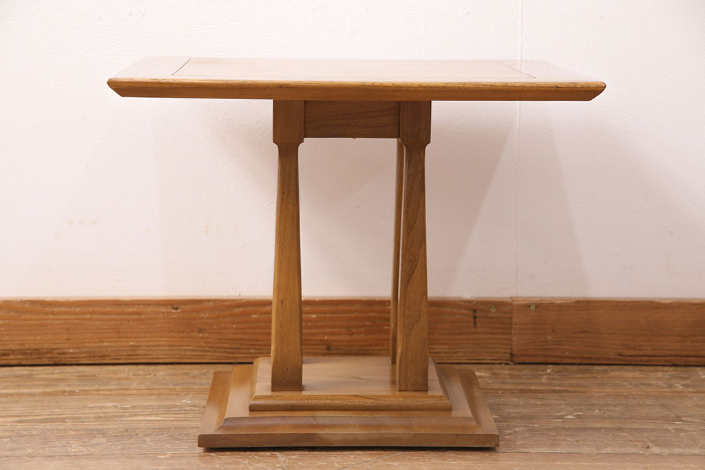 アメリカビンテージ　あたたかみを感じる風合いが魅力のニレ材製センターテーブル(カフェテーブル、コーヒーテーブル、サイドテーブル、ヴィンテージ)(R-049803)