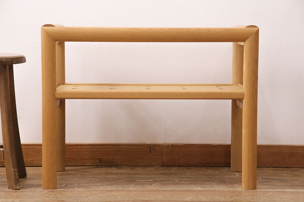 中古　美品　カリモク家具(Karimoku)　明るい色味が優しい雰囲気を漂わせるナラ材製サイドテーブル(センターテーブル、カフェテーブル)(R-049849)