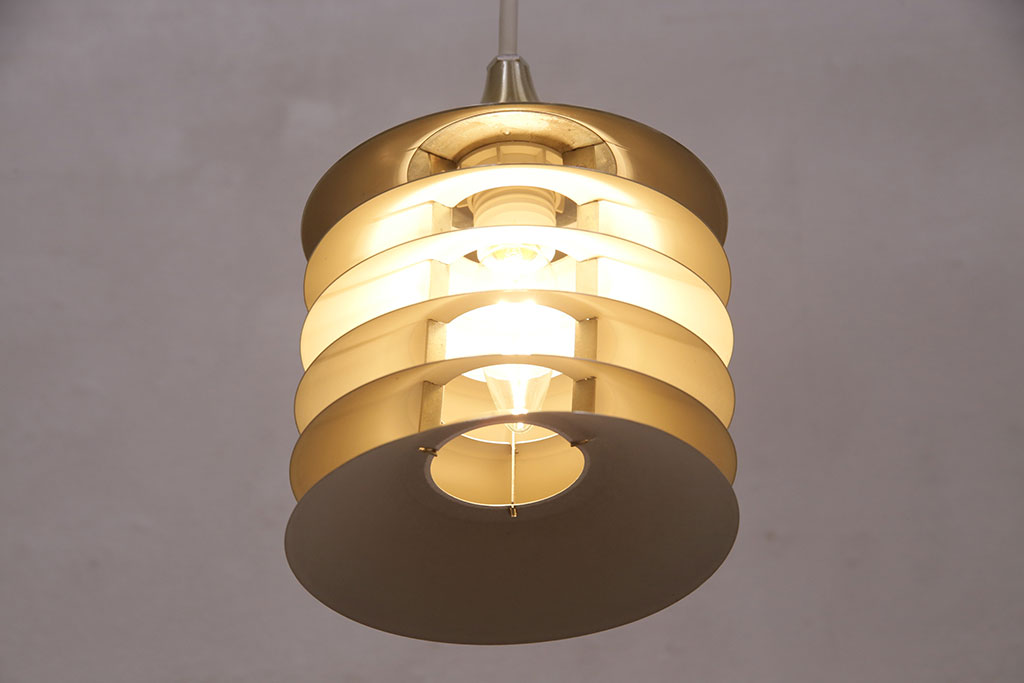 ヴィンテージ照明　デンマーク　インパクトのあるインテリアとしておすすめの吊り下げ照明(天井照明、ペンダントライト、シェード、ビンテージ)(R-050106)
