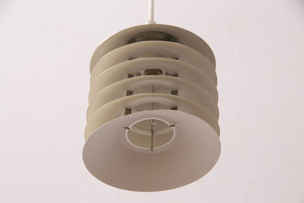 ヴィンテージ照明　デンマーク　インパクトのあるインテリアとしておすすめの吊り下げ照明(天井照明、ペンダントライト、シェード、ビンテージ)(R-050106)
