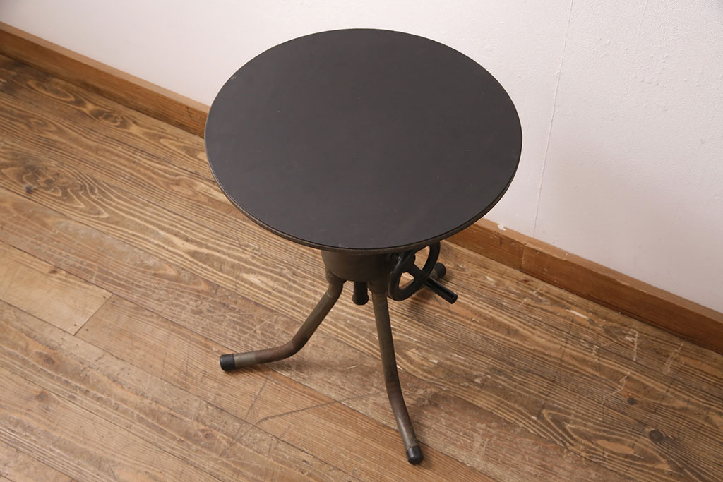 ヴィンテージ家具　インダストリアルスタイルの空間づくりに活躍するサイドテーブル(コーヒーテーブル、ラウンドテーブル、ビンテージ)(R-050342)
