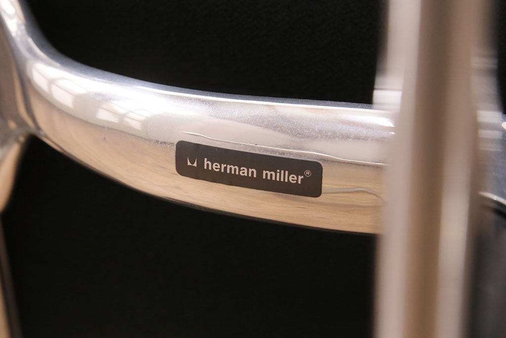 中古　美品　Hermanmiller(ハーマンミラー社)　イームズアルミナムグループ　サイドチェア(定価約19万円)(オフィスチェア、椅子)(R-050357)