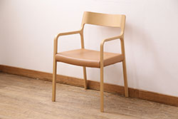 中古　arflex(アルフレックス)　RINN(リン)シリーズ　レザーグレード1　流れるような細身のラインが美しいオーク材製アームチェア(定価約9万円)(椅子、ダイニングチェア)(R-050428)