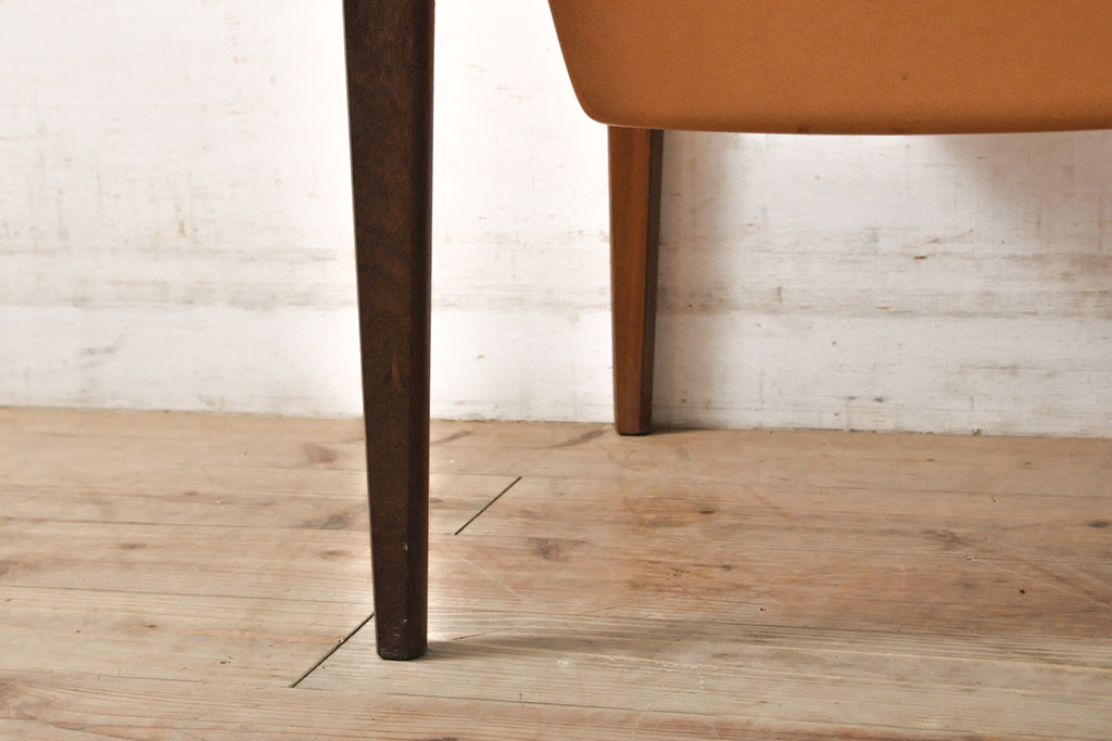 北欧ヴィンテージ　北欧家具　チーク材　天板がスライドする珍しいデザインが魅力の収納付きサイドテーブル(オケージョナルテーブル、ローテーブル、ゲームテーブル、ビンテージ)(R-050614)