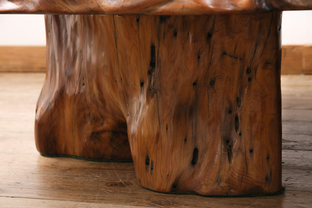 中古　超激レア品　瘤杢(こぶもく)　推定樹齢2000年以上の屋久杉を贅沢に使用!迫力ある杢目が魅力的な一枚板の座卓(センターテーブル、ローテーブル)(定価約1200万円)(R-050641)