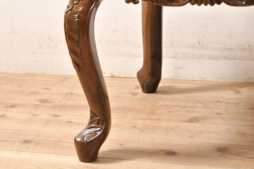 中古　極美品　タガヤサン　三越百貨店取扱い　細かな彫刻が見事な存在感のある本革チェア(ダイニングチェア、椅子)(R-050762)