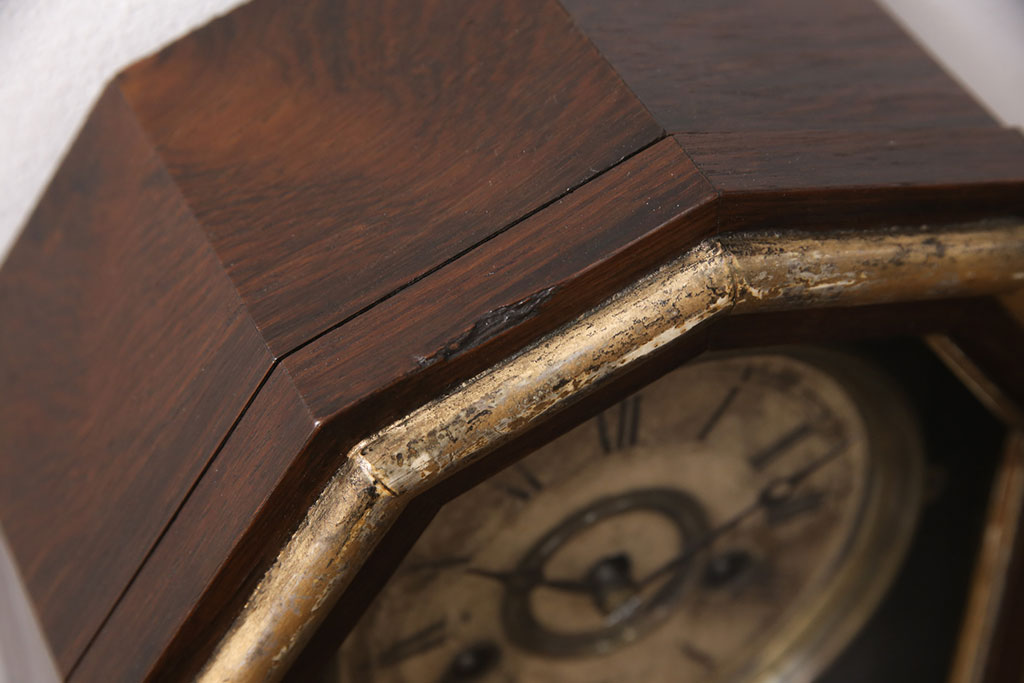 アンティーク雑貨　E. INGRAHAM(イングラハム)　経年を感じる文字盤の味わいと振り子のクラシカルなデザインが魅力の置時計(R-051126)