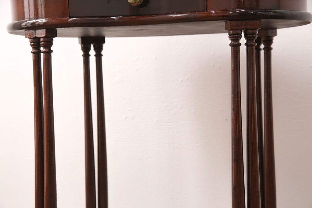 中古　美品　イタリア輸入家具　ディスプレイ台としてもおすすめ!クラシカルな佇まいが魅力のキドニーテーブル(サイドテーブル、コンソールテーブル、電話台、花台)(R-051136)