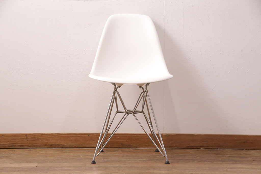 中古　Hermanmiller(ハーマンミラー社)　イームズ　ワイヤーベース　スタイリッシュなデザインが魅力!おしゃれなインテリアとして活躍するシェルチェア(サイドチェア、椅子)(R-051248)