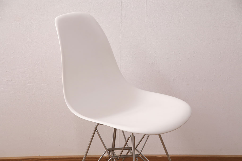 中古　Hermanmiller(ハーマンミラー社)　イームズ　ワイヤーベース　スタイリッシュなデザインが魅力!おしゃれなインテリアとして活躍するシェルチェア(サイドチェア、椅子)(R-051248)