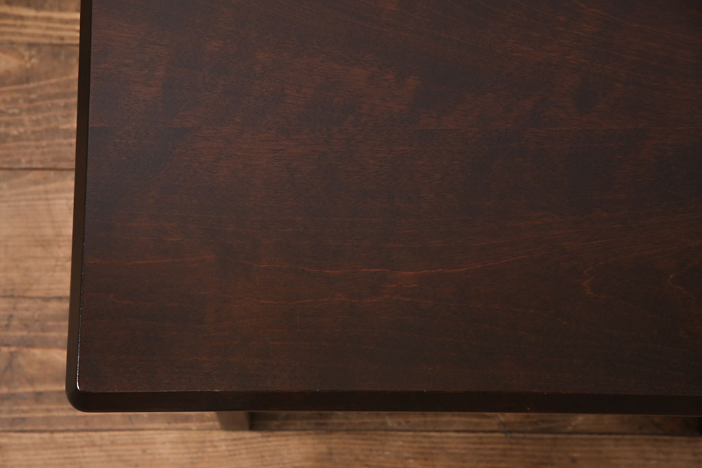 中古　美品　北海道民芸家具　和洋どちらの空間にも取り入れやすいサイドテーブル(ナイトテーブル、)(R-051283)