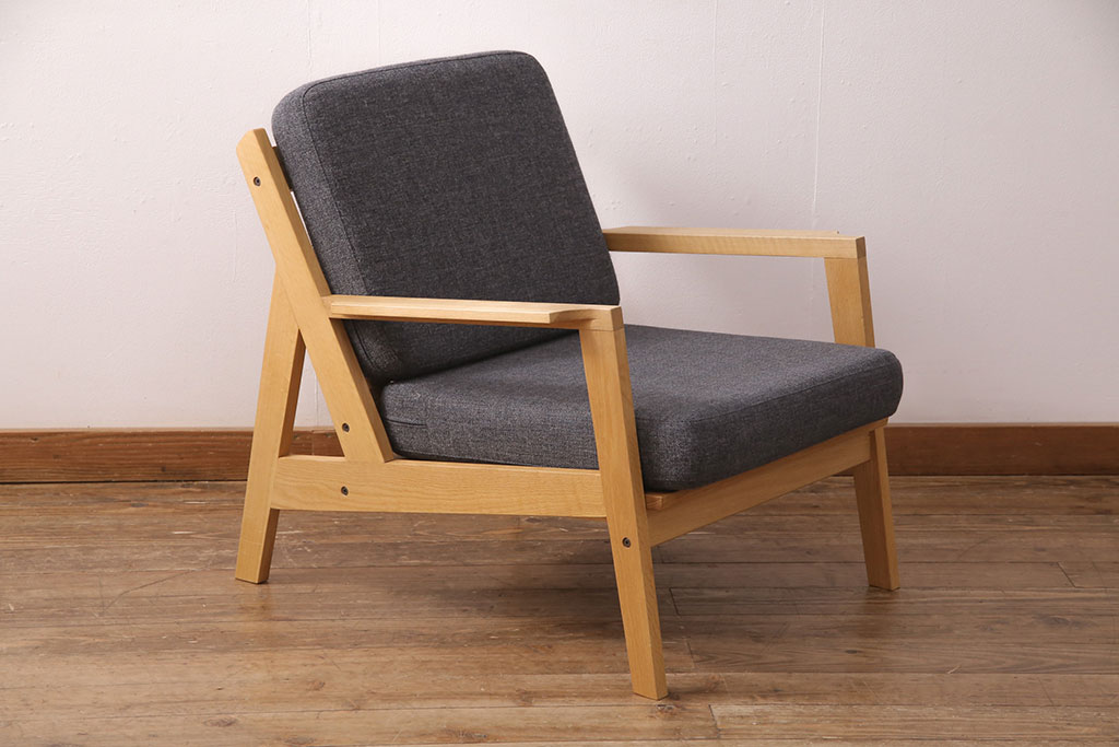 中古　極美品　ナラ材　karf(カーフ) standard label(スタンダードレーベル)　TOLIME(トリム)　温かい雰囲気が魅力的な1人掛けソファ(アームチェア、椅子)(定価約9万円)(R-051560)