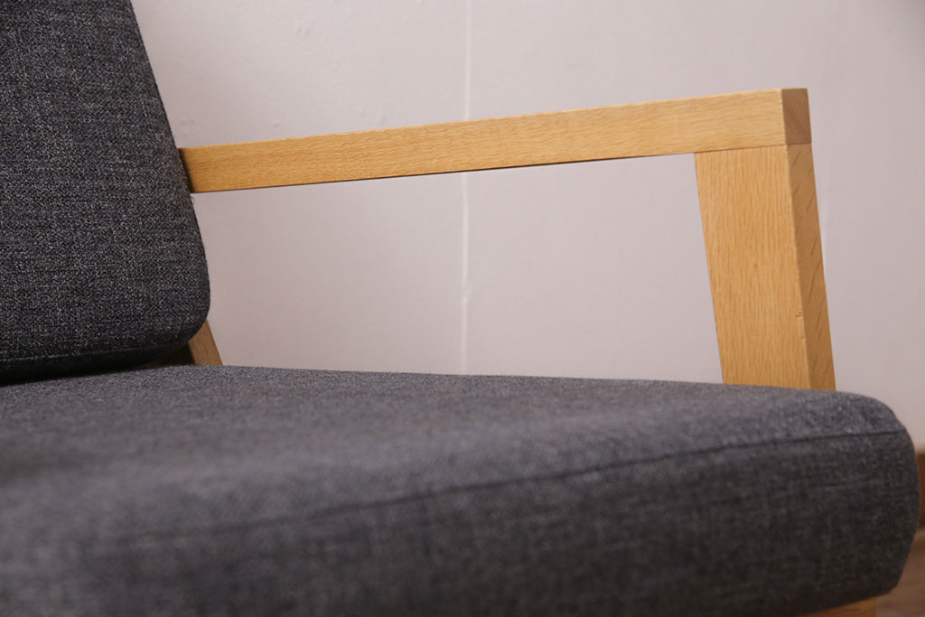 中古　極美品　ナラ材　karf(カーフ) standard label(スタンダードレーベル)　TOLIME(トリム)　温かい雰囲気が魅力的な1人掛けソファ(アームチェア、椅子)(定価約9万円)(R-051560)