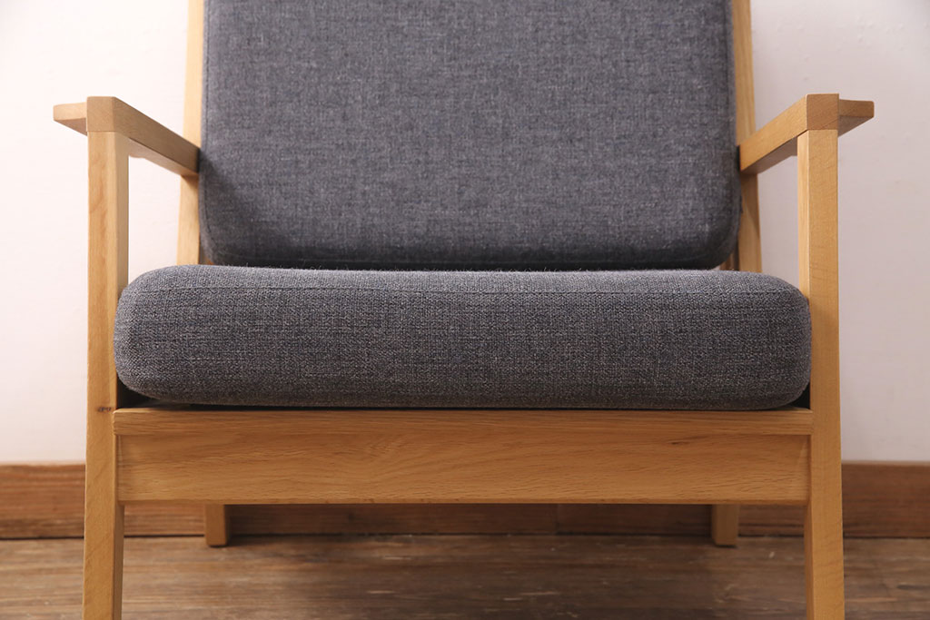 中古　極美品　ナラ材　karf(カーフ) standard label(スタンダードレーベル)　TOLIME(トリム)　温かい雰囲気が魅力的な1人掛けソファ(アームチェア、椅子)(定価約9万円)(R-051561)