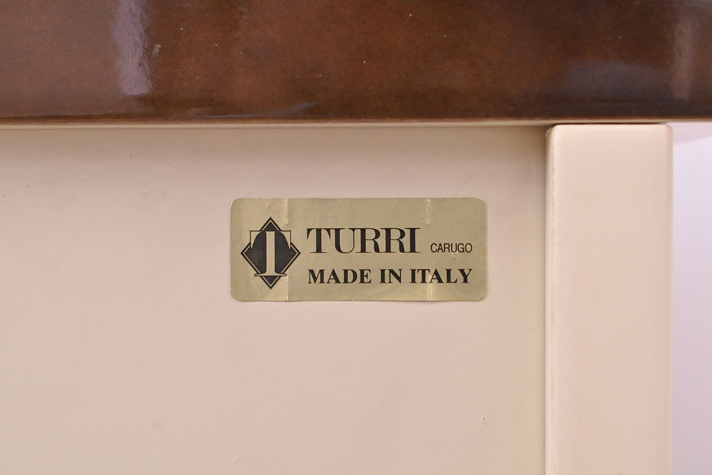 中古　超美品　EURO CASA(ユーロ・カーサ)取り扱い　TURRI(トゥーリ)　ツートーンカラーが美しい特注大型サイドボード(ローボード、収納棚、引き出し、キャビネット)(定価約220万円)(R-052150)