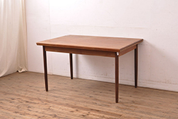 中古　美品　Cassinaixc.(カッシーナイクスシー)　FLOW(フロー)　真っ白なカラーリングにシンプルなデザインが存在感を放つ特注サイズ(セミオーダー)のセンターテーブル(ラウンドテーブル、丸テーブル、ローテーブル、リビングテーブル)(R-069784)