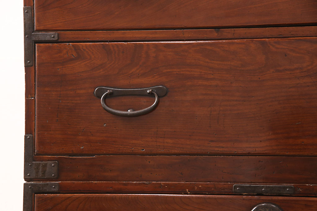 和製アンティーク　前面ケヤキ材　上品な金具が特徴的な2段重ね仙台箪笥・上段(和タンス、引き出し、ローボード、チェスト)(R-052548)