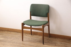 イギリスアンティーク　マホガニー材　クラシカルなデザインがかわいらしいアームチェア(椅子、ダイニングチェア)(R-052365)
